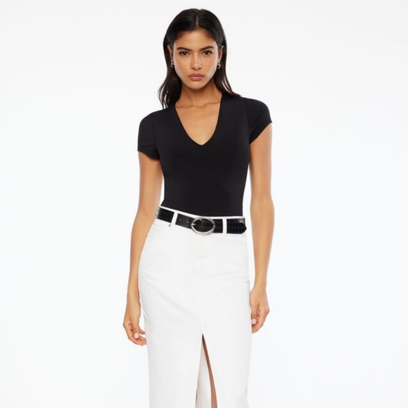 Dynamite Cassidy Sculpt Short Sleeve V-Neck Bodysuit - Black Small - Picture 1 of 7